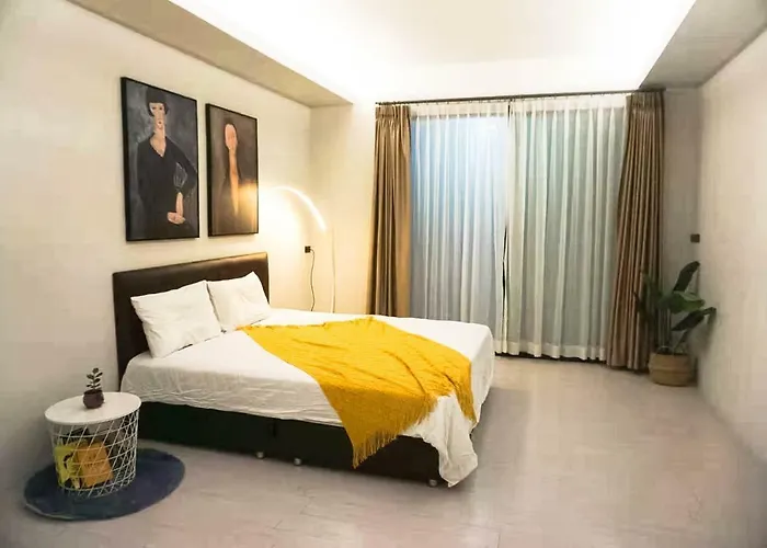 Hotel Gallery House *