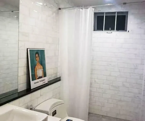 Gallery House Hotel *
